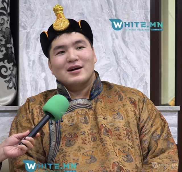 УЛСЫН АРСЛАН Э.БАТМАГНАЙ: Наадмаас хойш Б.Бат-Өлзий ахтайгаа анх удаа таарч барилдлаа. Бодсон санаснаа хийж, харгүй сайхан барилдаад уналаа.