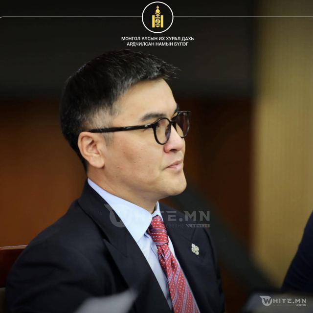 УИХ-ЫН ГИШҮҮН Ч.ЛОДОЙСАМБУУ: АН одоо хөндлөнгийн эрх баригчдын гар, хөл орж ирээд ажил бусниулаад байдаггүй нам болмоор байна